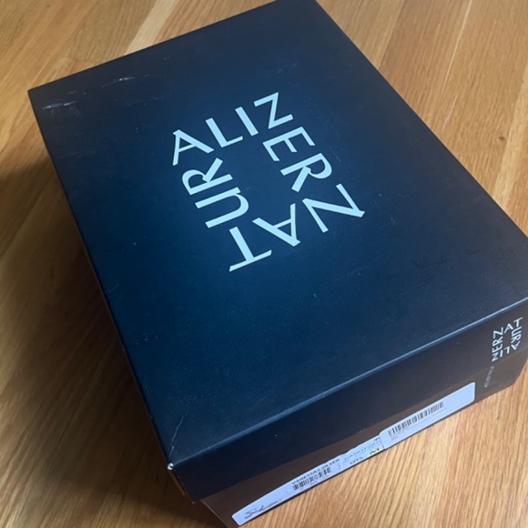 Naturalizer Silver Sandals NWT - Picture 5 of 6